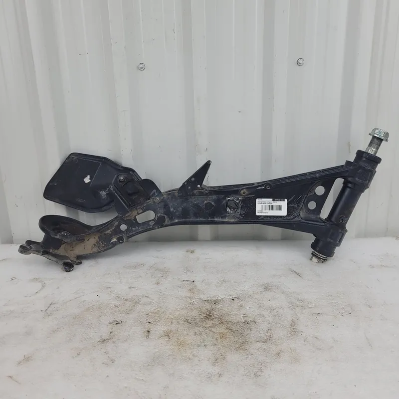 rear right hand swing arm (black) Meilleure Qualité